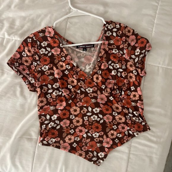 floral crop top - Picture 2 of 5